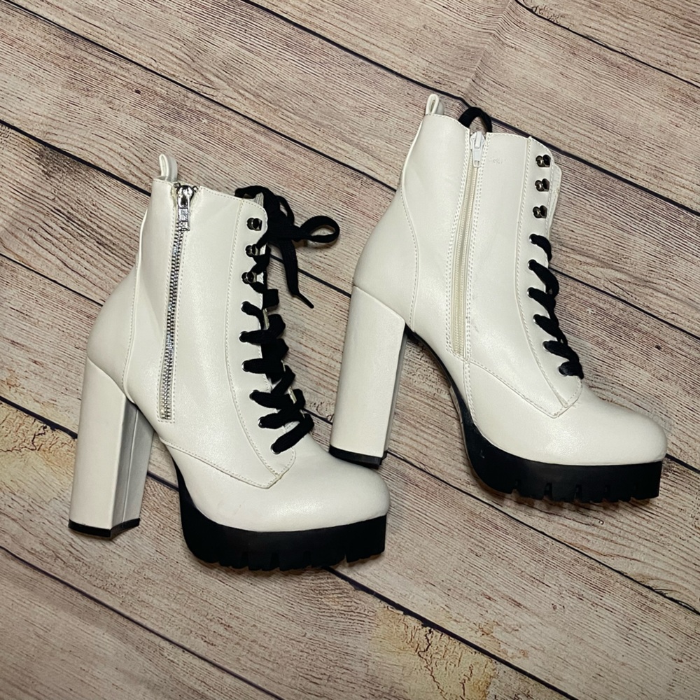 🤍Charlotte Russe White Heel Boots🤍